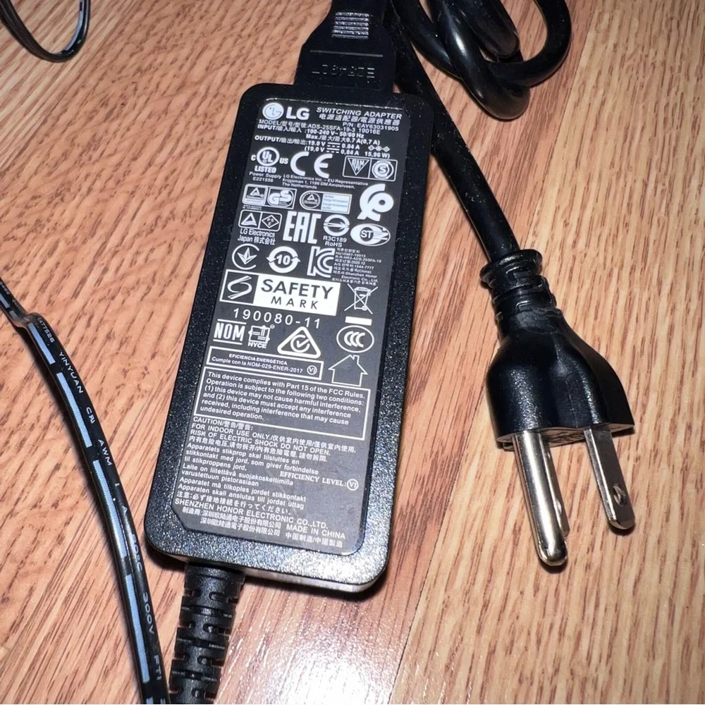 Genuine LG Switching Adapter Model: ads-25sfa-19-3